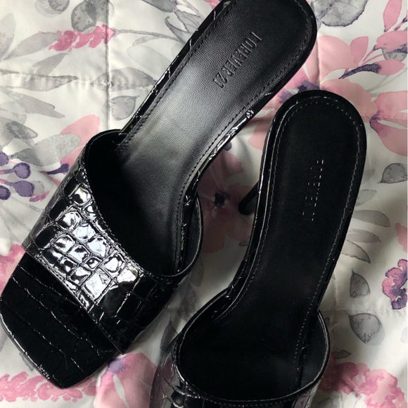 NWOT Croc Square Toe Heels - Picture 3 of 4